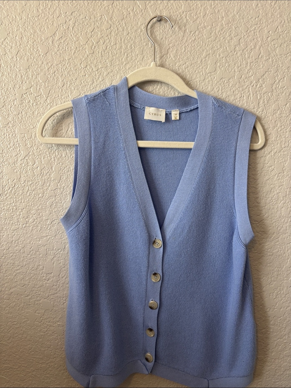 Cyrus Periwinkle Knit Button-Front Sleeveless Vest Size M